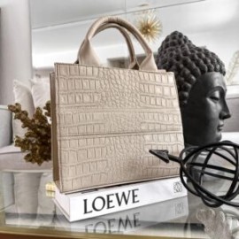 Bolsa Tote Mediana Nacional sintético grabado Croco Beige + cenefa